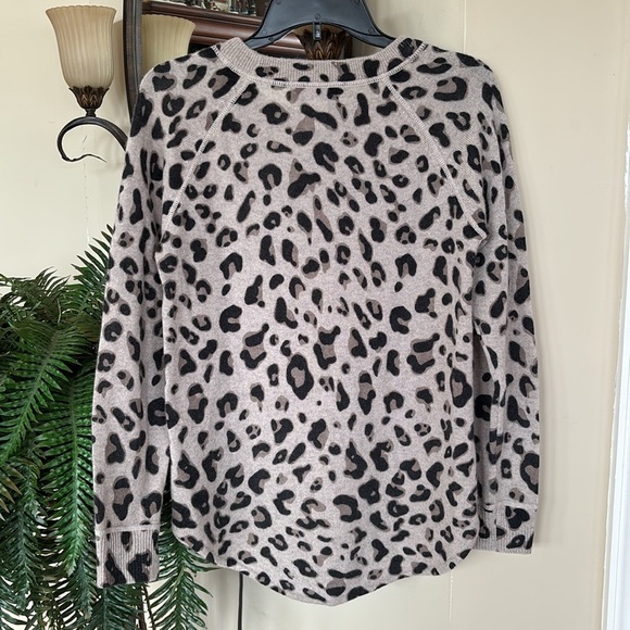 PLY 100% Cashmere Leopard Print Long Sleeve Sweater Crewneck Pullover Curved Hem - Picture 11 of 12